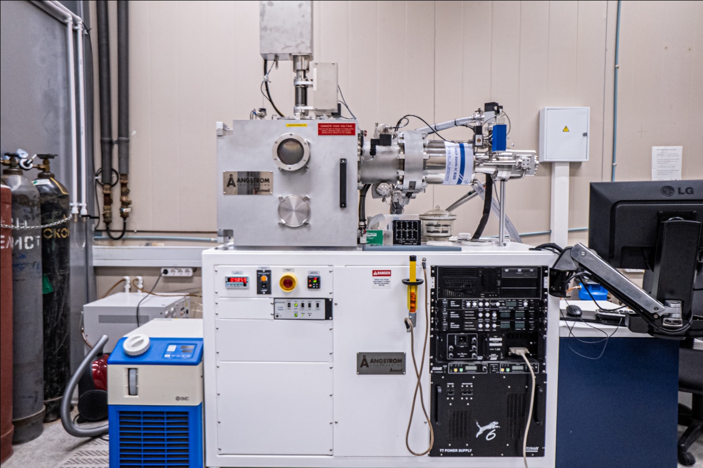 Вакуумная установка резистивного и электронно-лучевого испарения с холловским ионным источником Amod 206