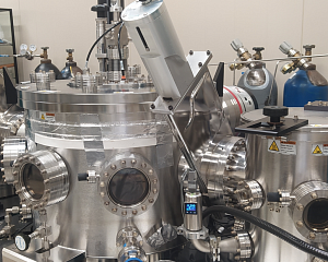 Нанесение тонкопленочных и многослойных покрытий с использованием установок магнетронного напыления (ATC 2200-VSPUTTERSYSTEM)