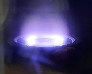 Нанесение тонкопленочных и многослойных покрытий с использованием установок магнетронного напыления на базе ВУП-5